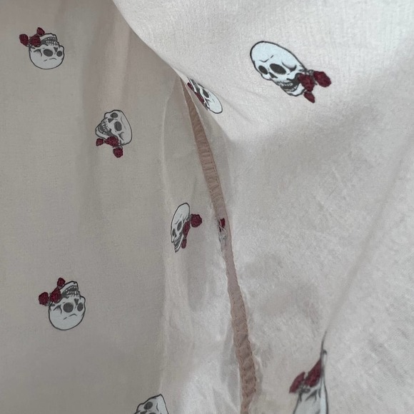 Hollister Epic Flex Casual Button Up Collared Short Sleeve Skulls Roses Medium - Picture 7 of 7